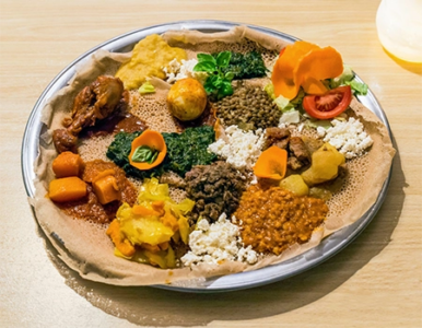 Ethiopisch vleesgerecht voor twee personen / Ethiopian meat dish for two people